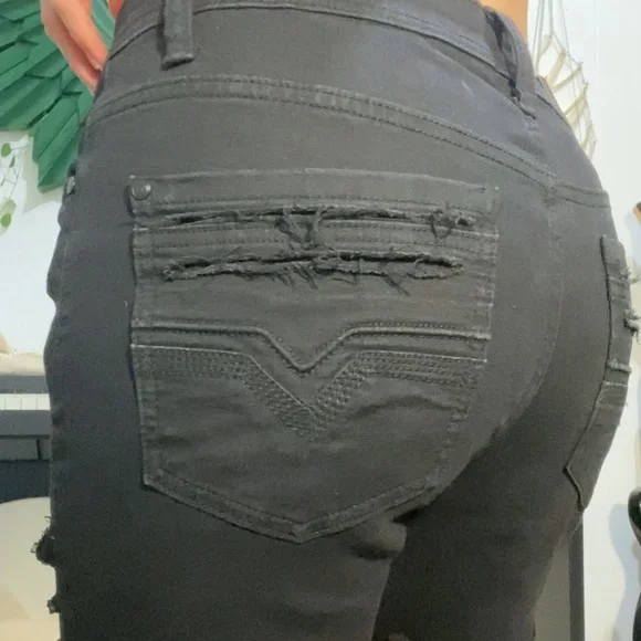 ❗️ LAST CHANCE Mid Rise Distressed Jean Shorts - Picture 8 of 10